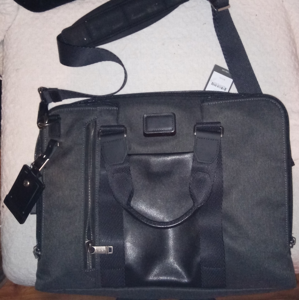 Aviano Slim Brief Carrying Case